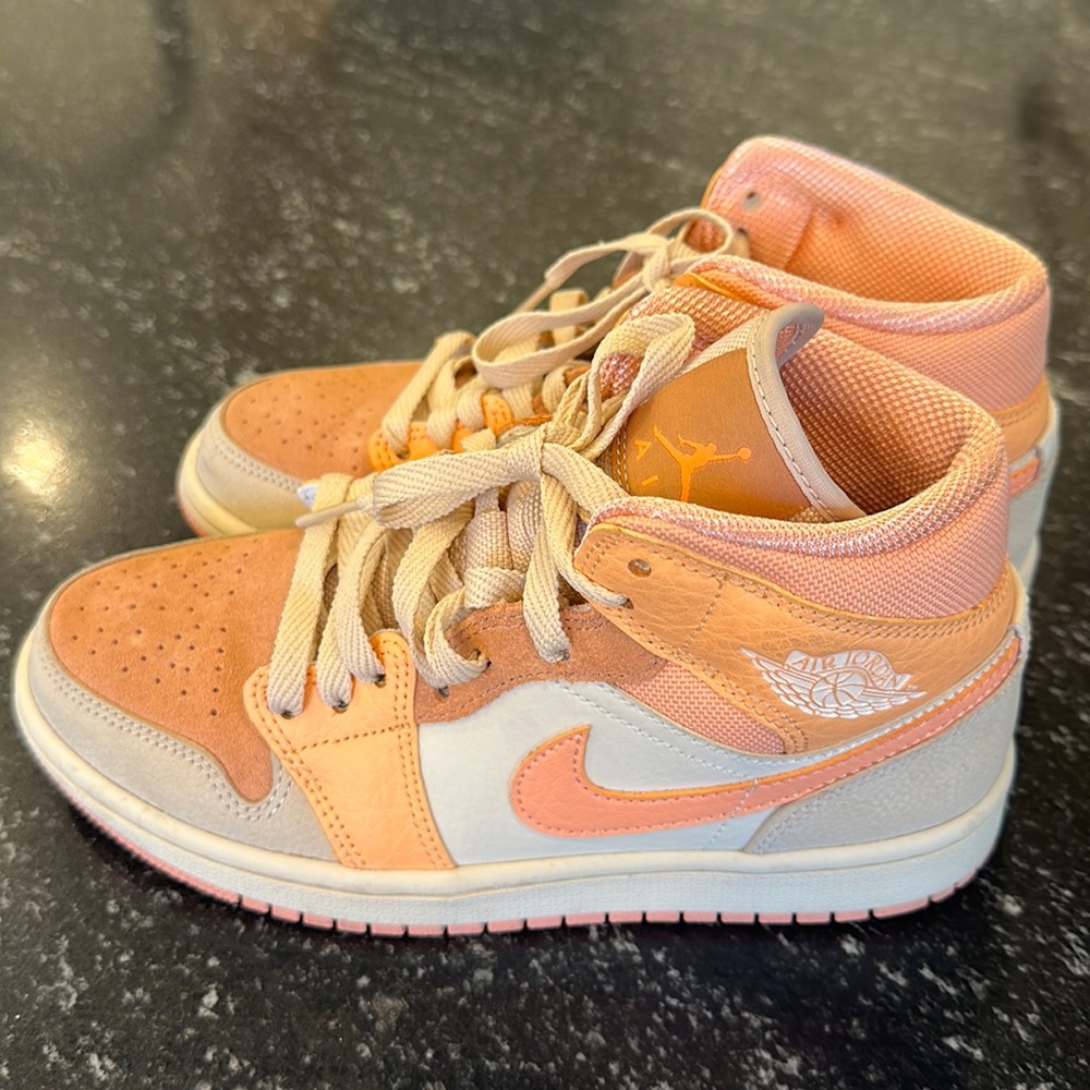 Jordan 1 Mid
